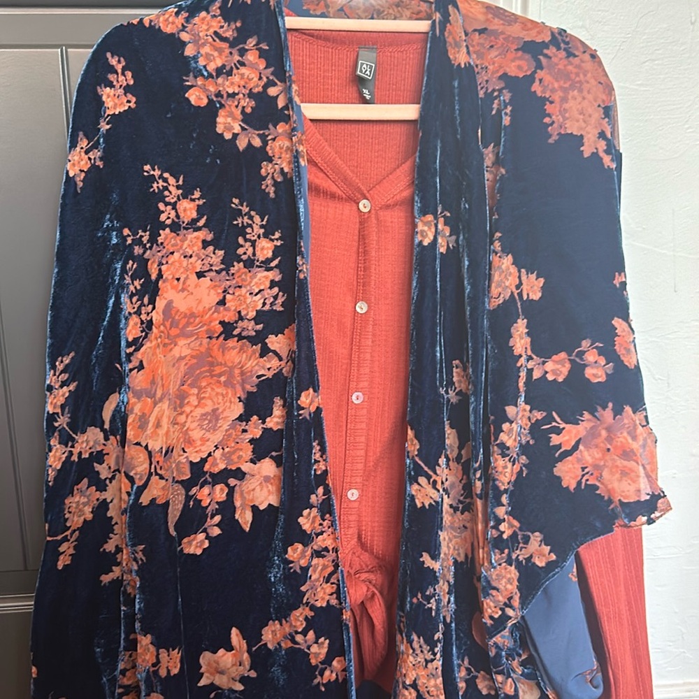 A fall cardigan set the long sleeve button knot shirt